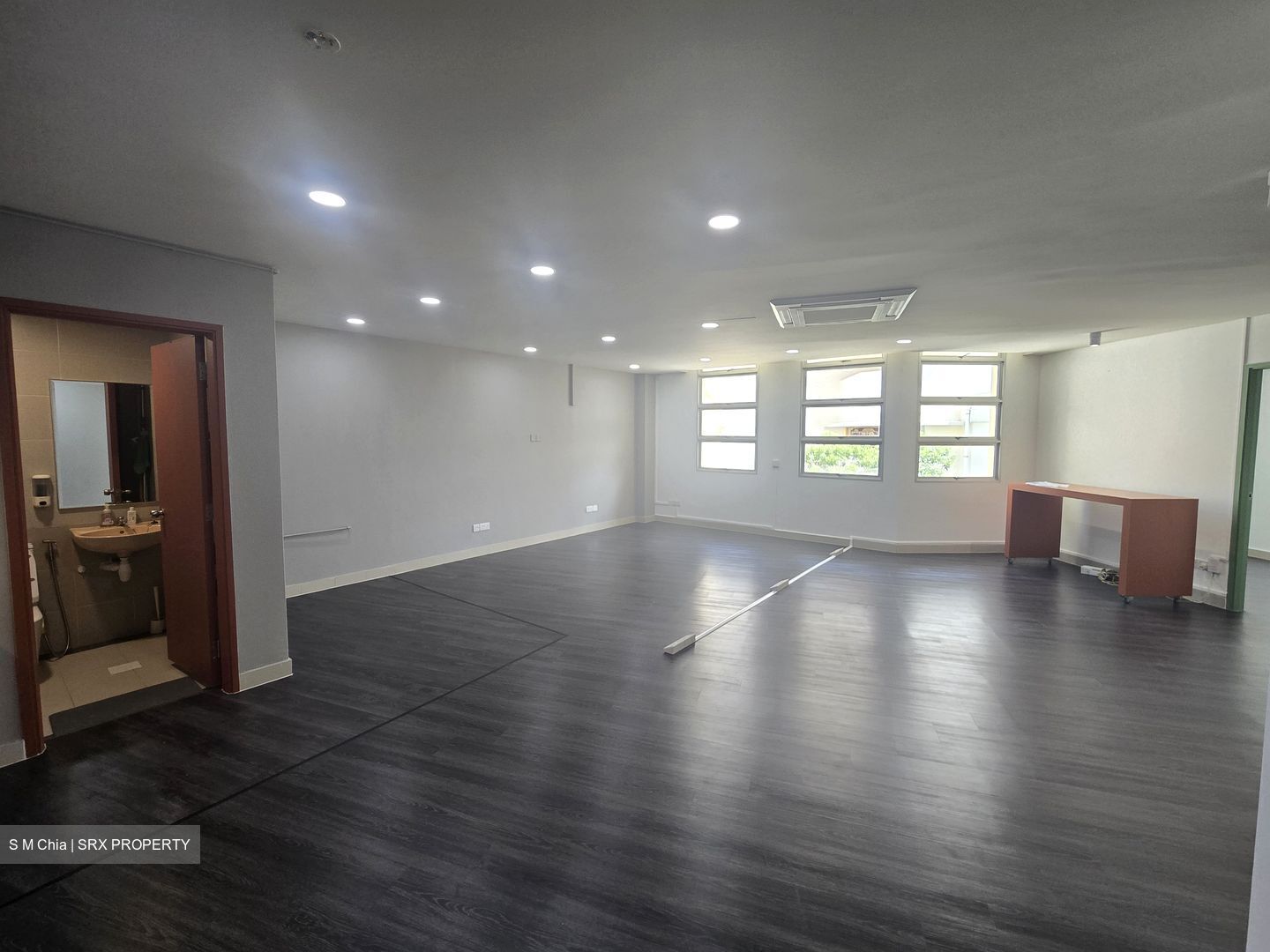 Tank Road (D9), Office #602261541